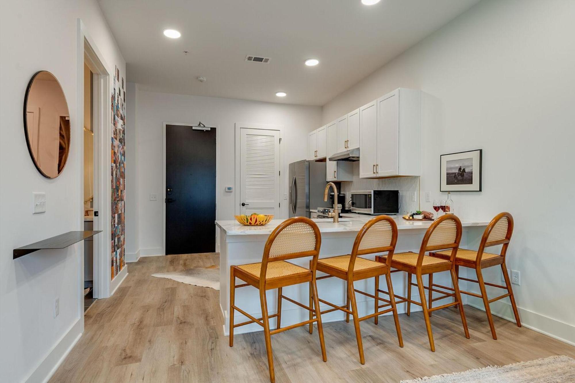 - 815 Main St Unit 203 *